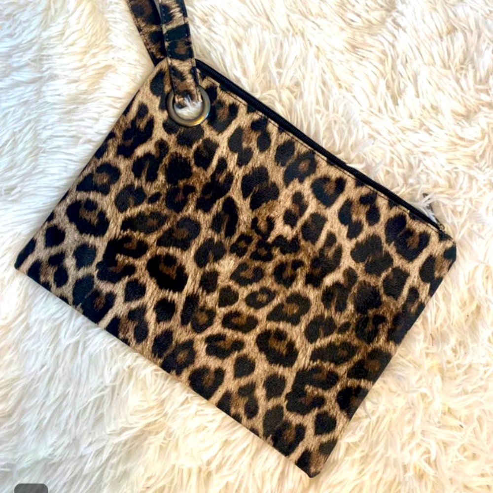 Oversized Clutch - New